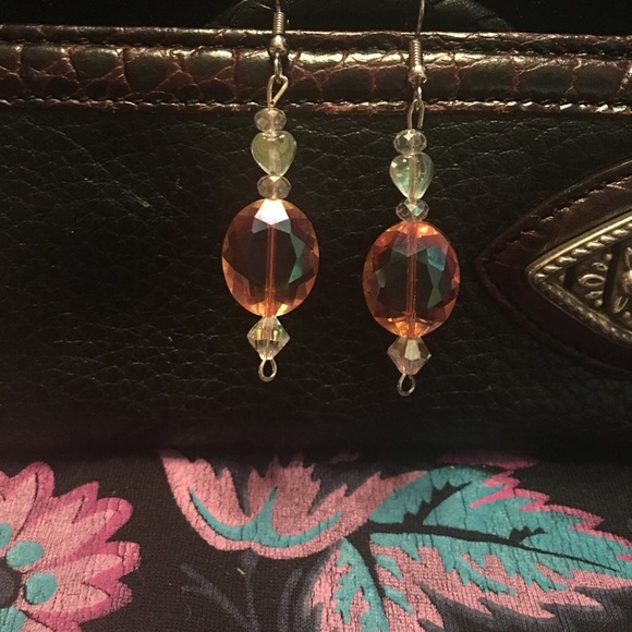 🆕Coral & white Swarovski crystal earrings heart - Picture 4 of 7